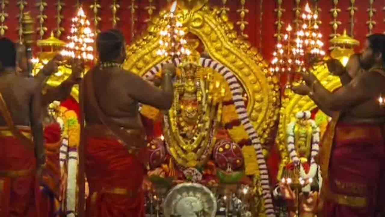 நாகபூசணி அம்மன் ஆலய முத்தேர்!