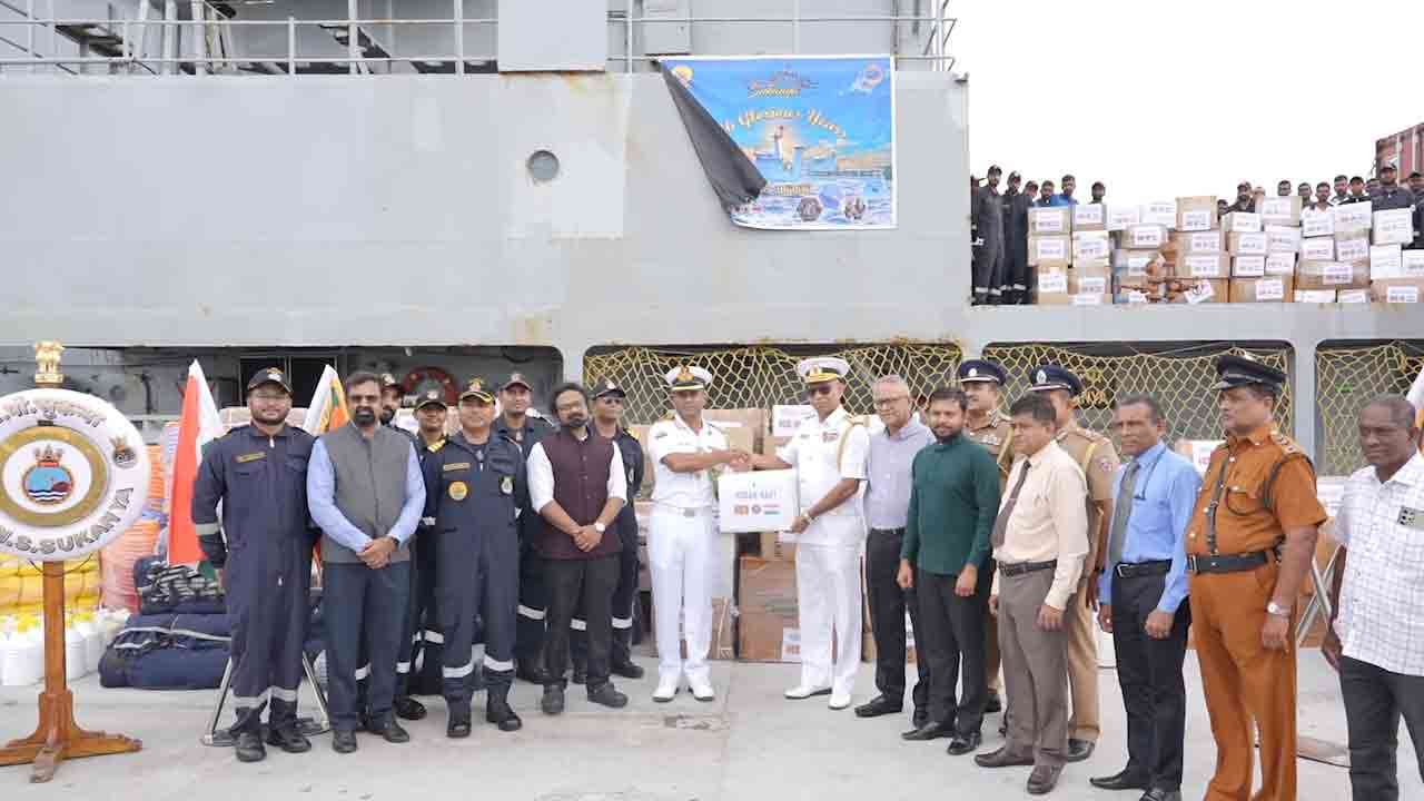 திருகோணமலையை வந்தடைந்த இந்திய கடற்படை நிவாரணக் கப்பல்! 