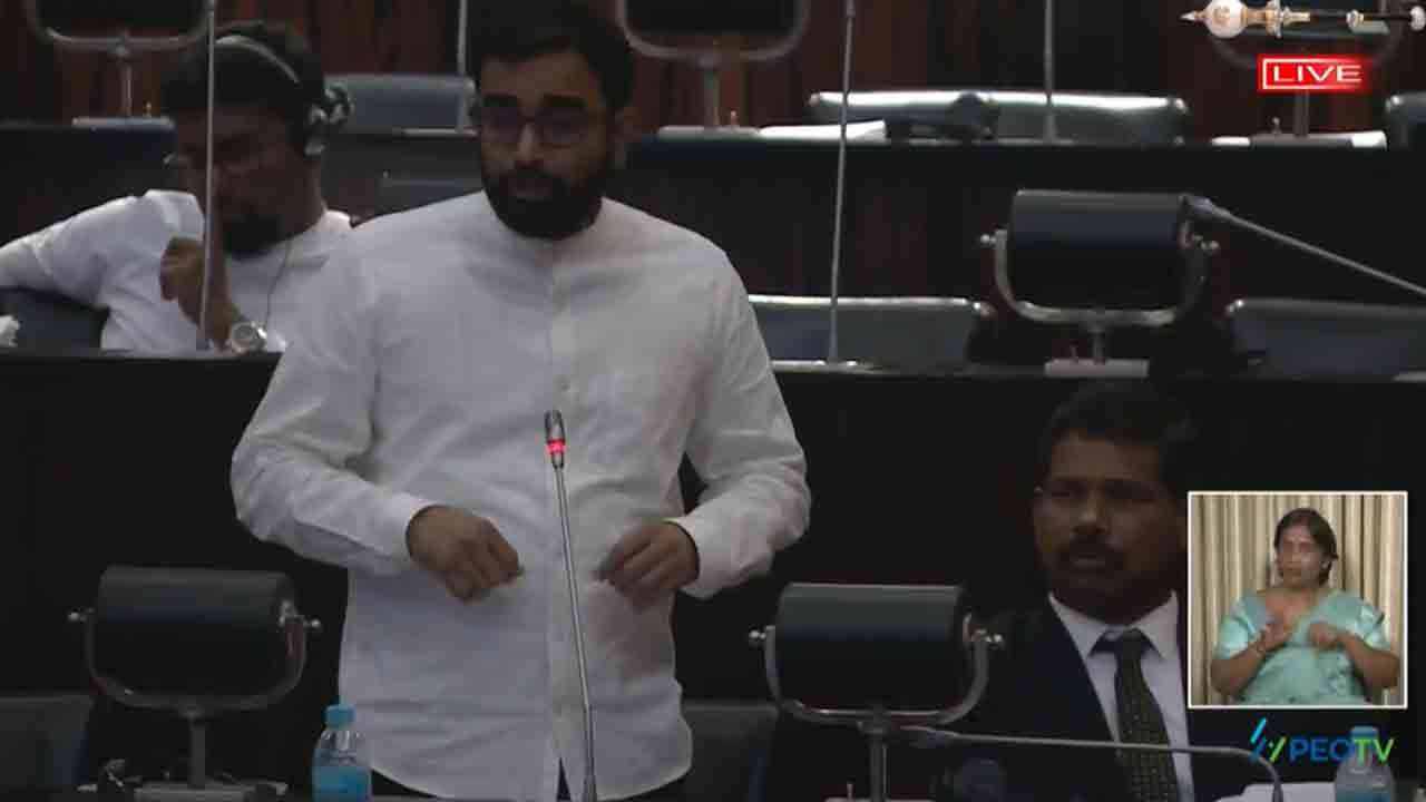 தமிழர்களை உசுப்பேத்தி விடுகிறார்!