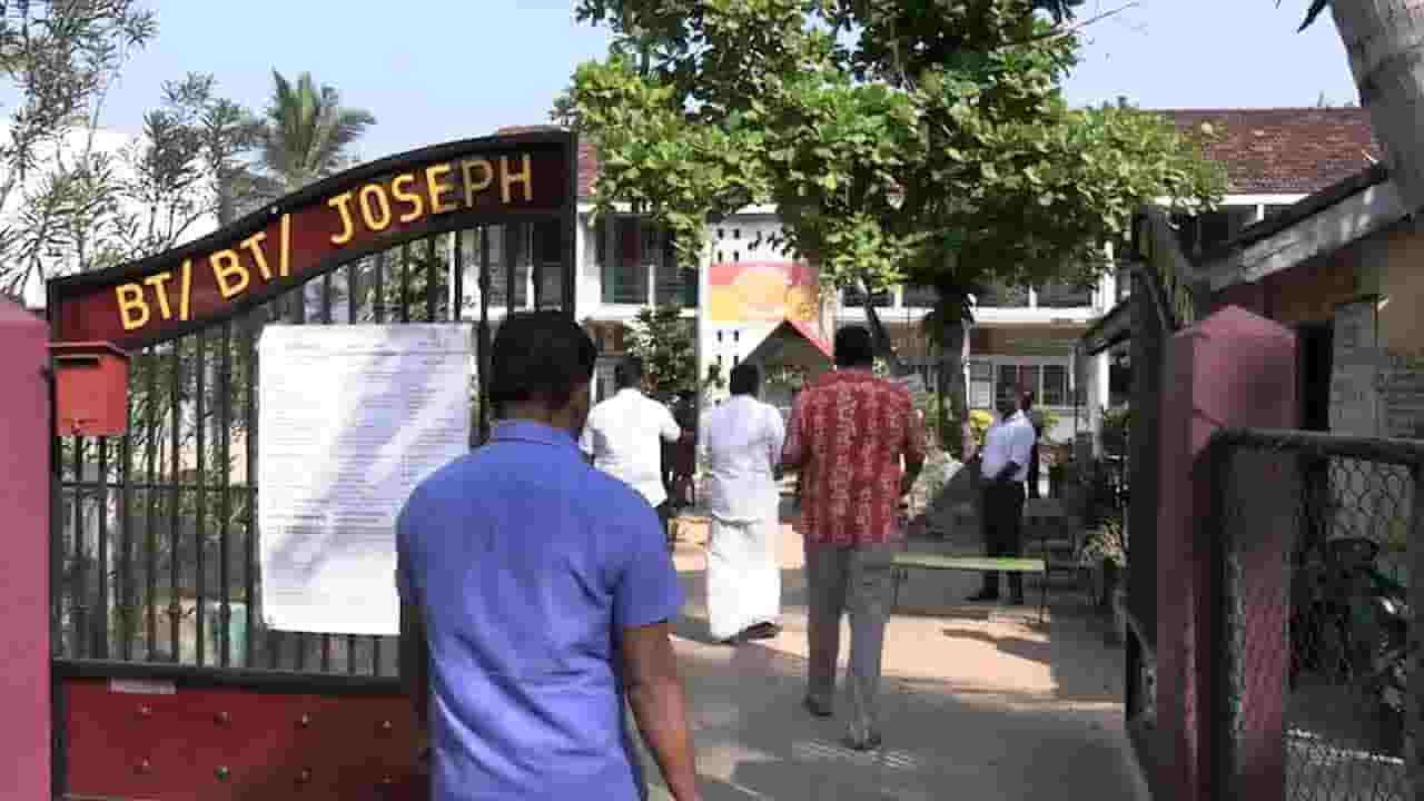 மட்டக்களப்பில் இடம்பெற்றுவரும் வாக்களிப்பு