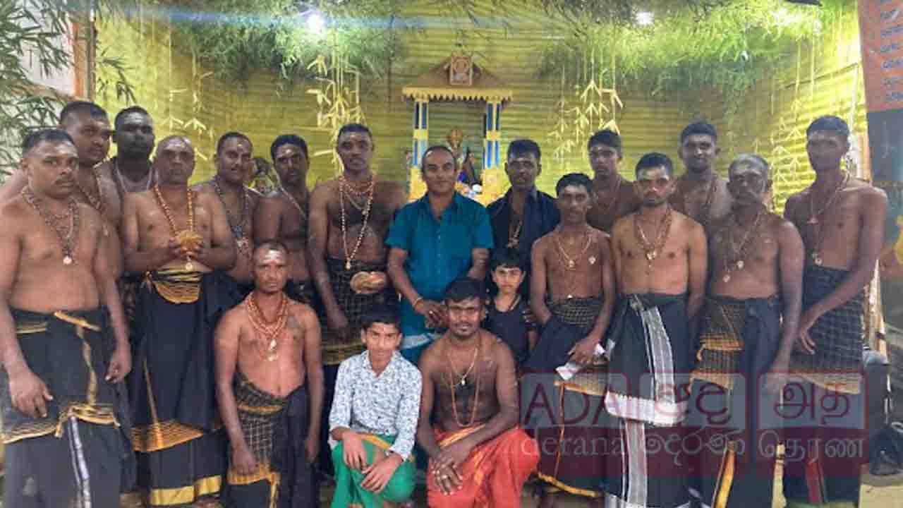 மாலை அணிந்து விரதம் தொடங்கிய ஐயப்ப பக்தர்கள்!