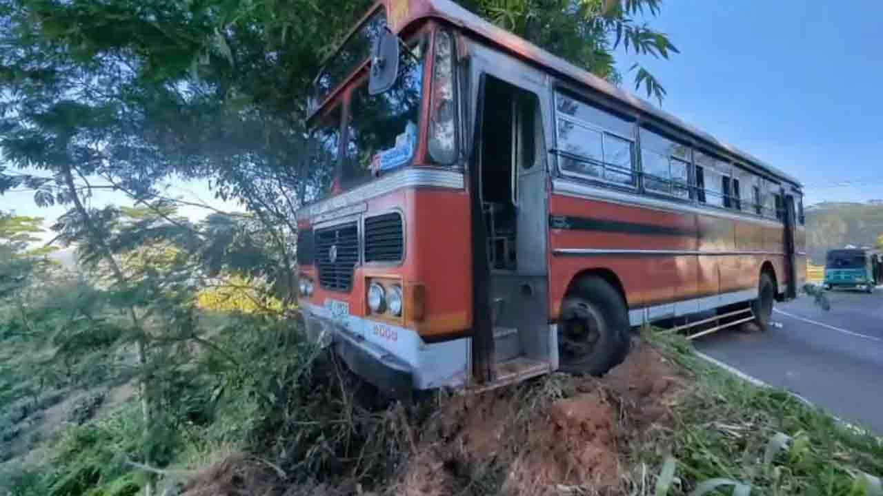 நூலிழையில் உயிர் தப்பிய 80 பயணிகள்!