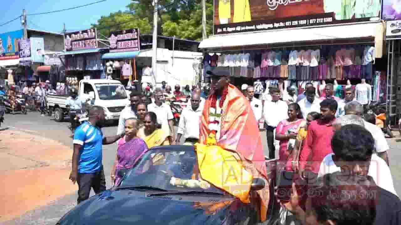 சாதனை வீரரை பாராட்டி மதிப்பளிக்கும் நிகழ்வு 