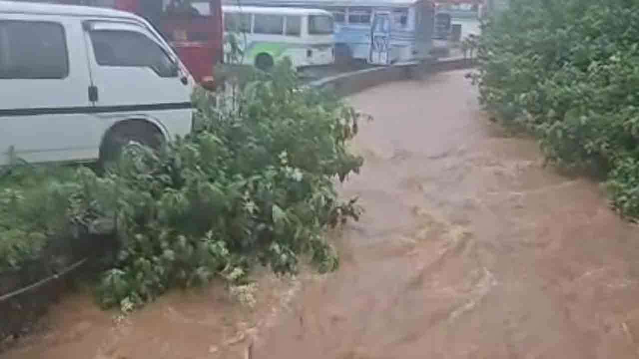 கனமழை காரணமாக வெள்ளத்தில் மூழ்கிய நுவரெலியா!