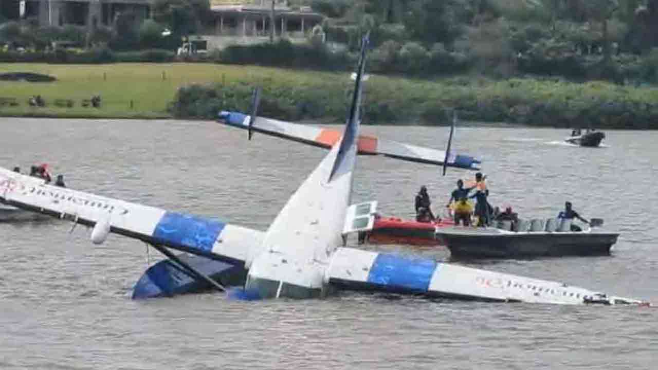 நுவரெலியா ஏரியில் வீழ்ந்த விமானம்