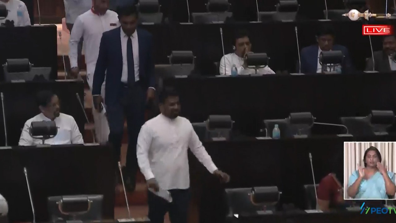 பாராளுமன்றத்திற்கு வருகை தந்த ஜனாதிபதி