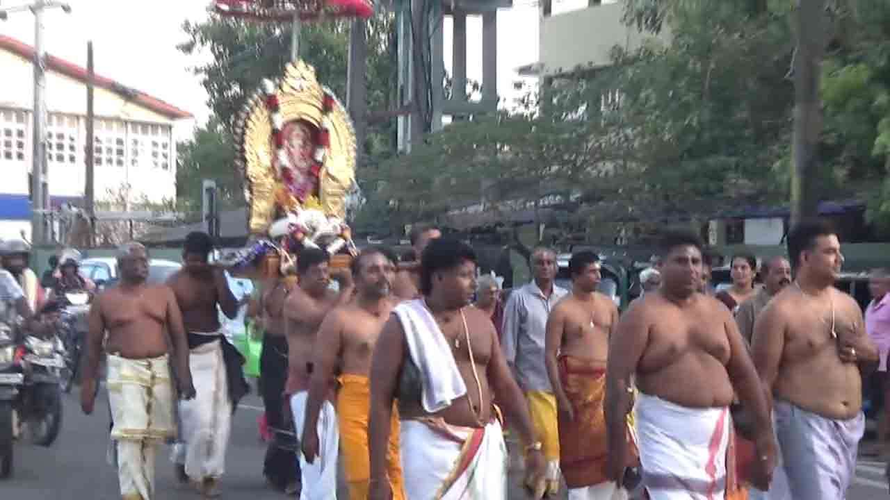 கொடிச்சீலை கொண்டுவரும் நிகழ்வு