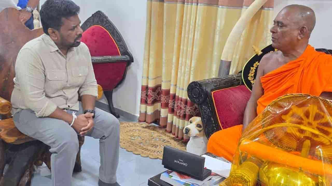 நயினாதீவு நாக விகாரைக்கு சென்ற ஜனாதிபதி