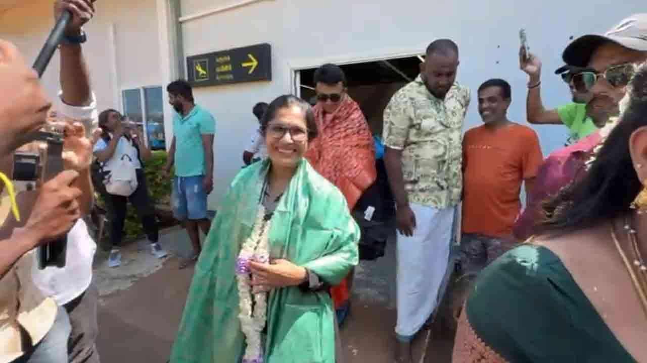 யாழ். வந்த தென்னிந்திய பிரபல பாடகர்கள்!