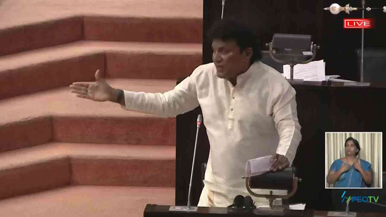 பாராளுமன்றத்தில் மனோ!