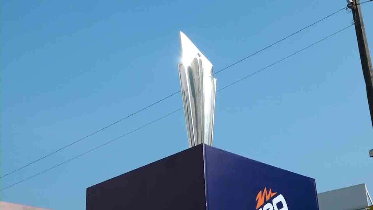 தலைநகரை சுற்றிவரும் உலகக்கிண்ணம்!