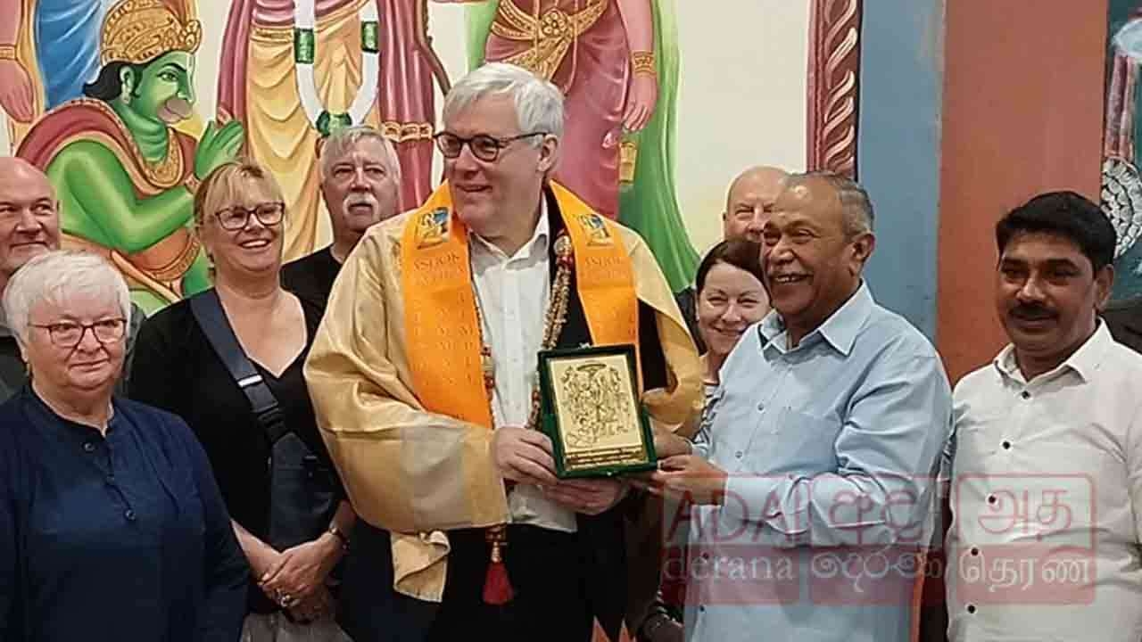 பிரித்தானிய உயர்ஸ்தானிகர் சிறப்பு பூஜை செய்து ஆசி பெற்றார்
