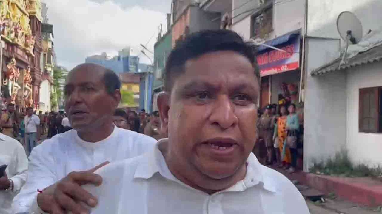 அதை வைத்தியசாலையில் தான் கேட்க வேண்டும் தம்பி!