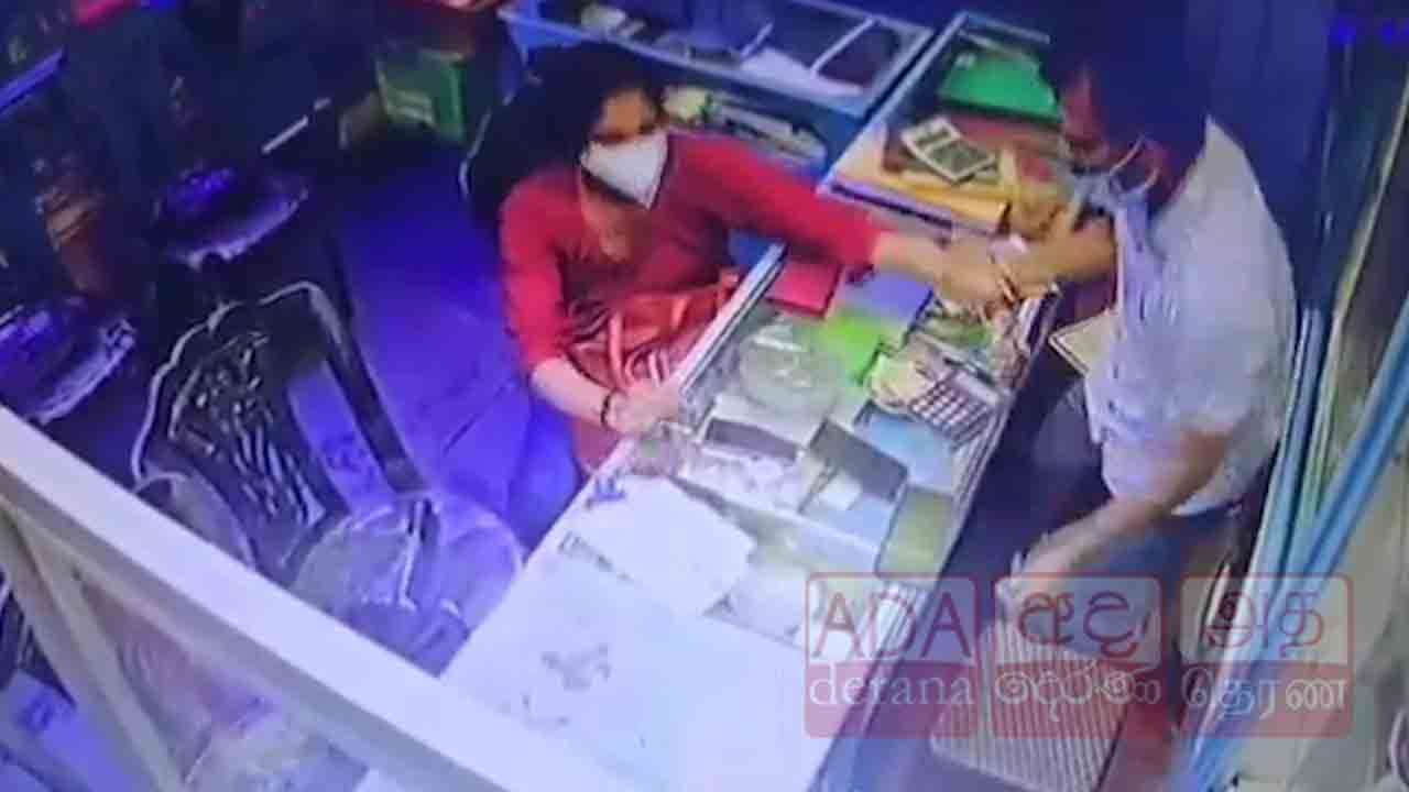 தங்கச் சங்கிலியை திருட முயன்ற யுவதி
