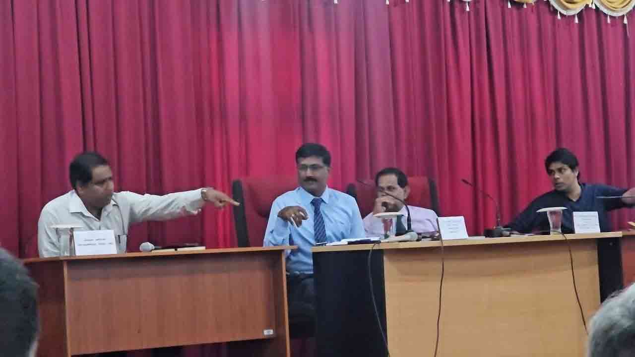 ஒருங்கிணைப்பு குழு கூட்டத்தில் கதிரையால் கலவரம்!