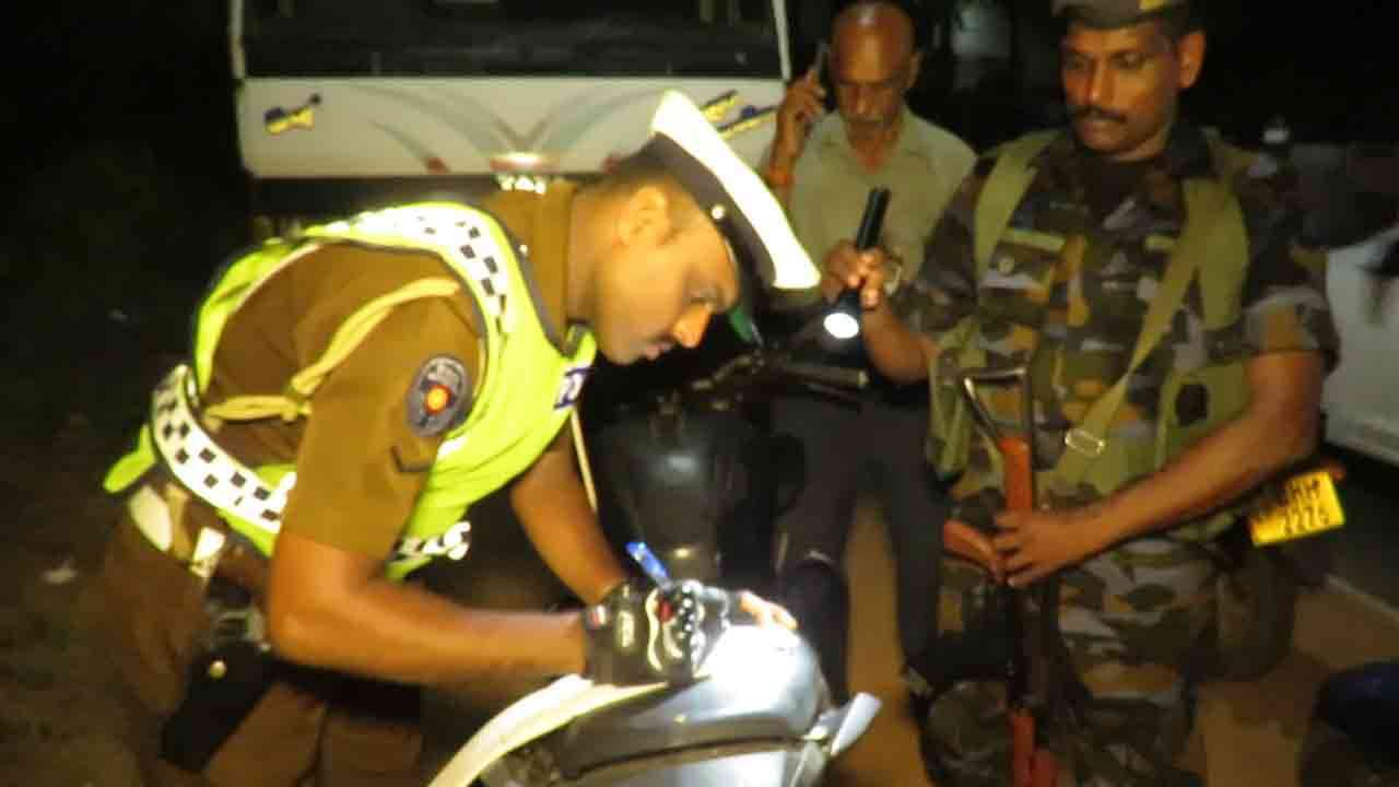 மட்டக்களப்பில் பொலிஸார் விசேட சோதனை