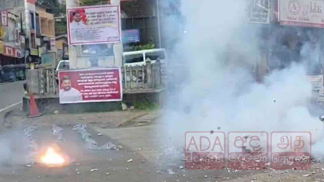 சம்பள உயர்வுக்கு பட்டாசு வெடித்து கொண்டாட்டம்!