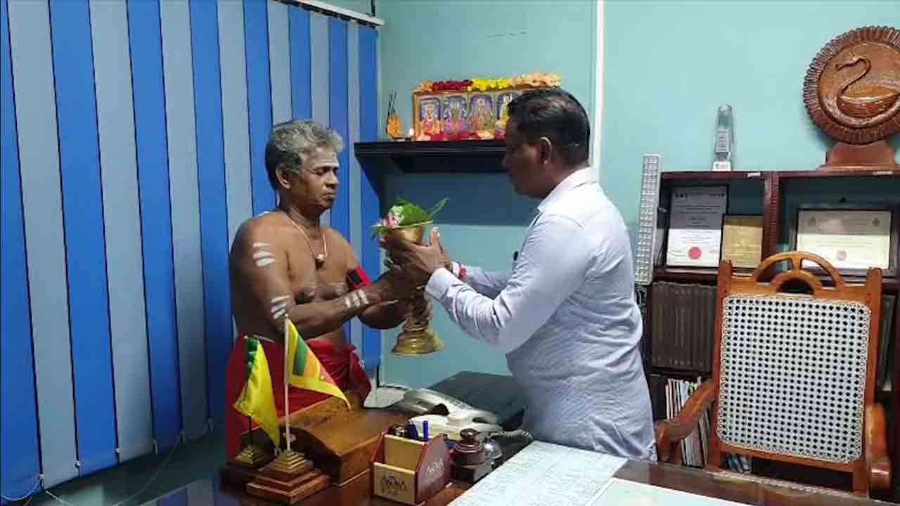 பெருவிழா பட்டோலை அடங்கிய காளாஞ்சி கையளிப்பு