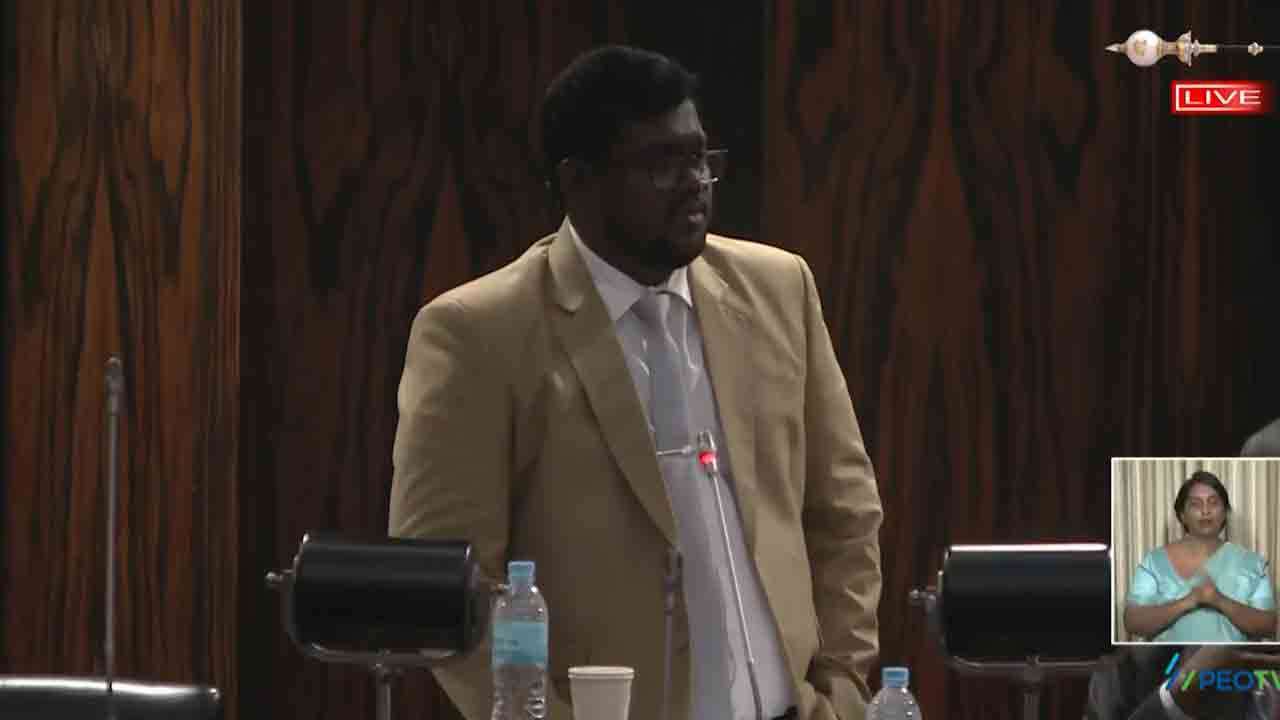 எதிர்க்கட்சியினரின் தற்பொழுது பிரஜா சக்தியை விமர்ச்சிக்கின்றனர்