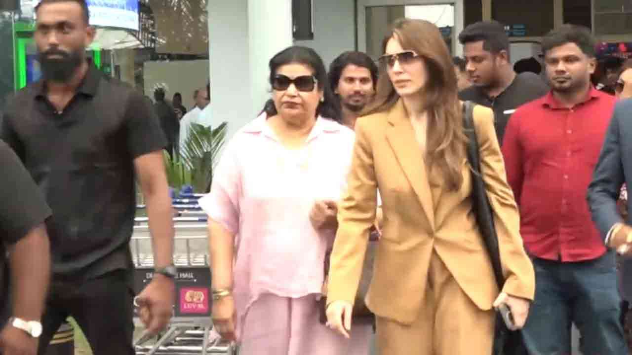இலங்கையில் Hansika Motwani!