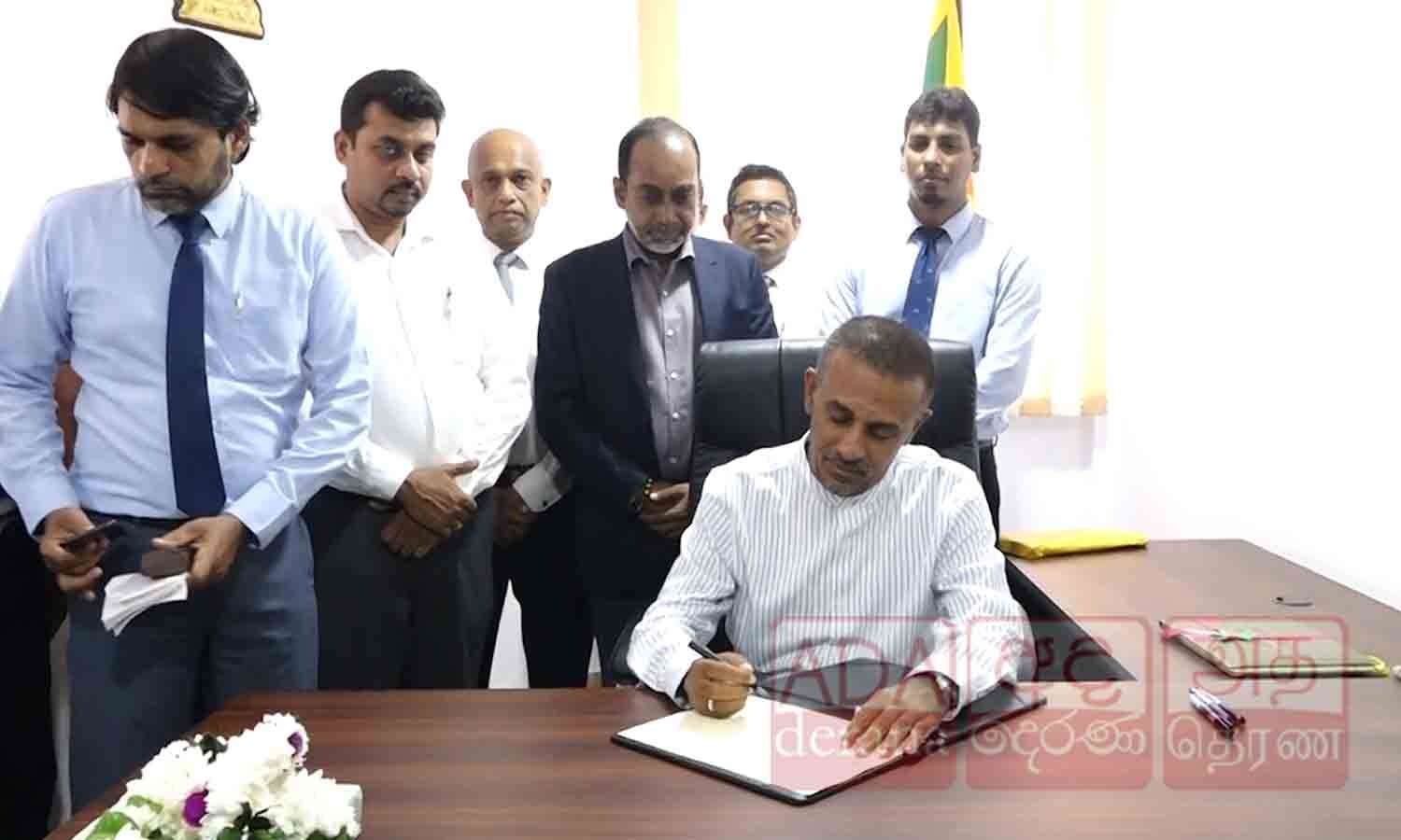 கடமைகளை பொறுப்பேற்றுக் கொண்ட முனீர் முலாபர்