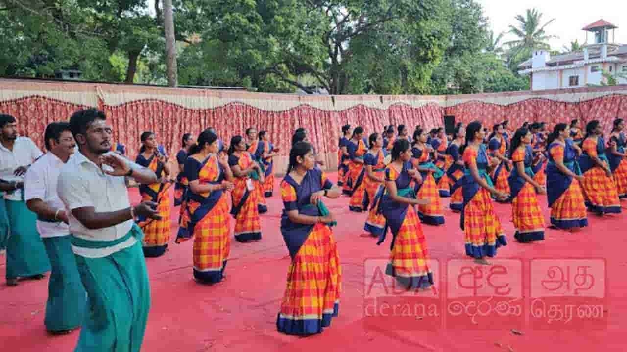 வள்ளிக் கும்மி நடனம்!