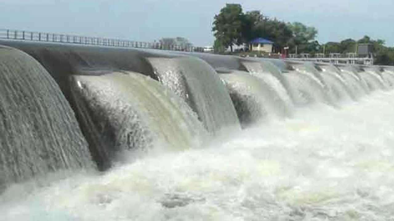 36 நீர்த்தேக்கங்கள் தொடர்ந்தும் வான் பாய்கின்றன