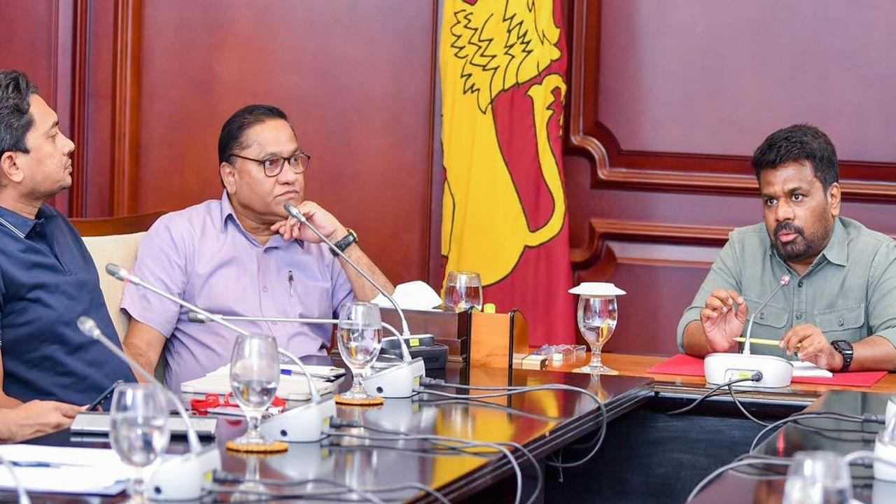 அரச ஊழியர்கள் வீட்டில் இருந்து வேலை?