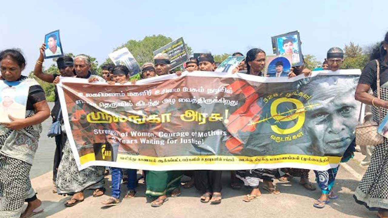 உலக மகா நடிகர்கள் தான் அரசியல்வாதிகளாக இருக்கிறார்கள்!