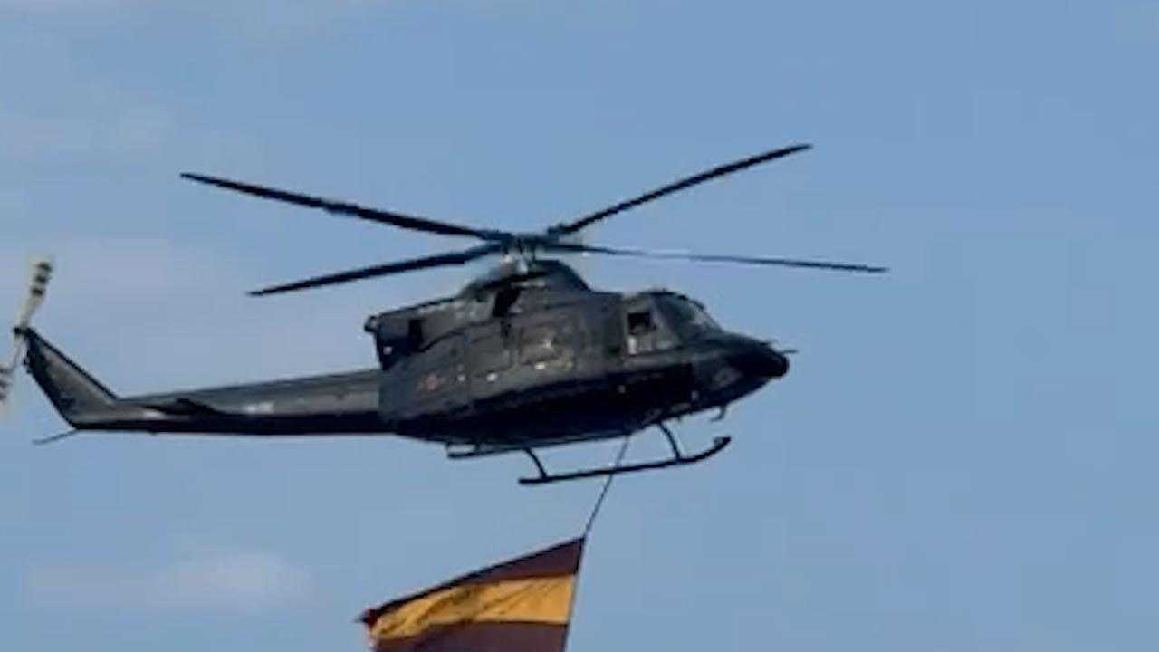 வானை எட்டிய ‘இந்து’வின் பெருமை - ஹெலிகாப்டரில் பறந்த கல்லூரி கொடி!