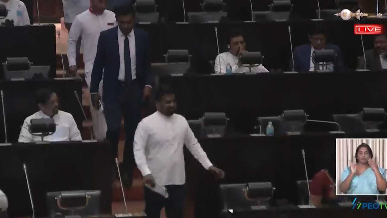 பாராளுமன்றத்திற்கு வருகை தந்த ஜனாதிபதி