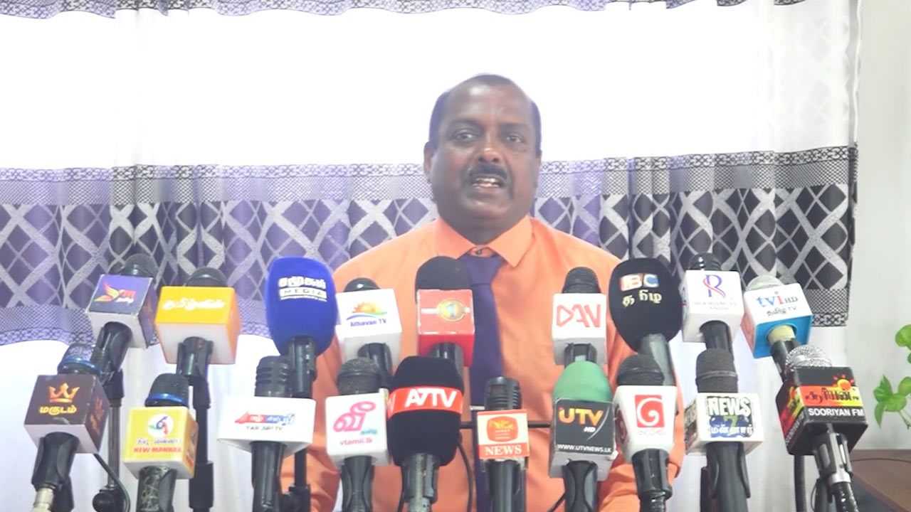 சஜித் சிறுபிள்ளைத்தனமாக நடந்து கொள்கிறார்!