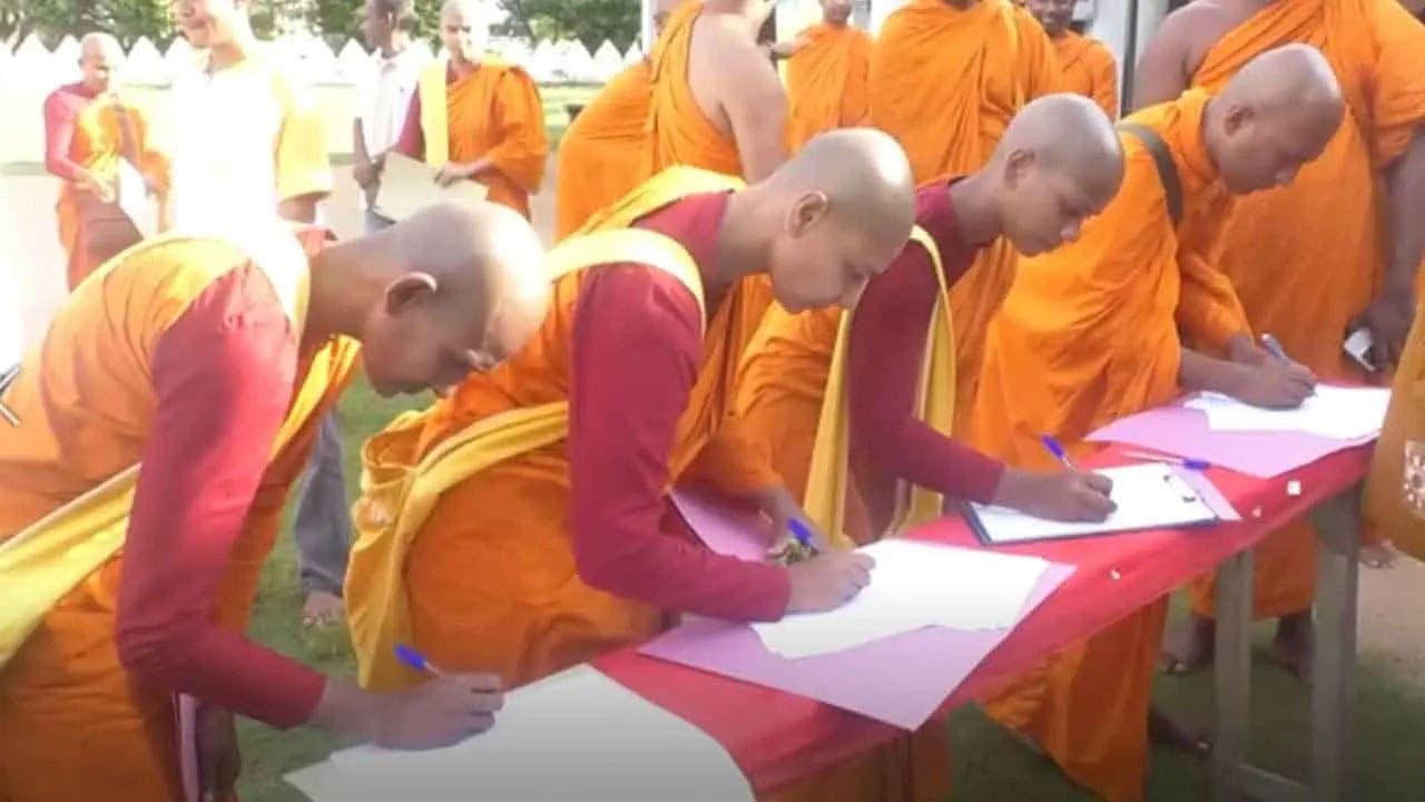 ஞானசார தேரருக்குப் பொதுமன்னிப்பு கோரி கையெழுத்துப் போராட்டம்