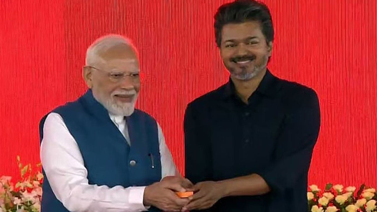 தமிழ்நாட்டில் 13,000 கோடி மதிப்பிலான திட்டங்களை தொடங்கி வைத்த இந்திய பிரதமர் மோடி