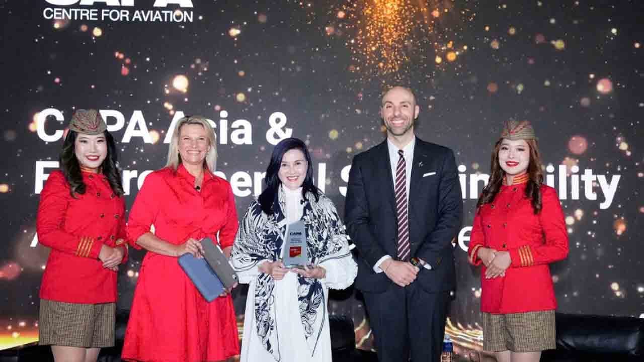 Vietjet இன் சர்வதேச வளர்ச்சி மூலோபாயத்தை மீள உறுதி செய்யும் வகையில் CAPA’இன் ஆண்டின் சிறந்த Asia Low Cost/Hybrid விமான சேவை விருதை சுவீகரித்தது