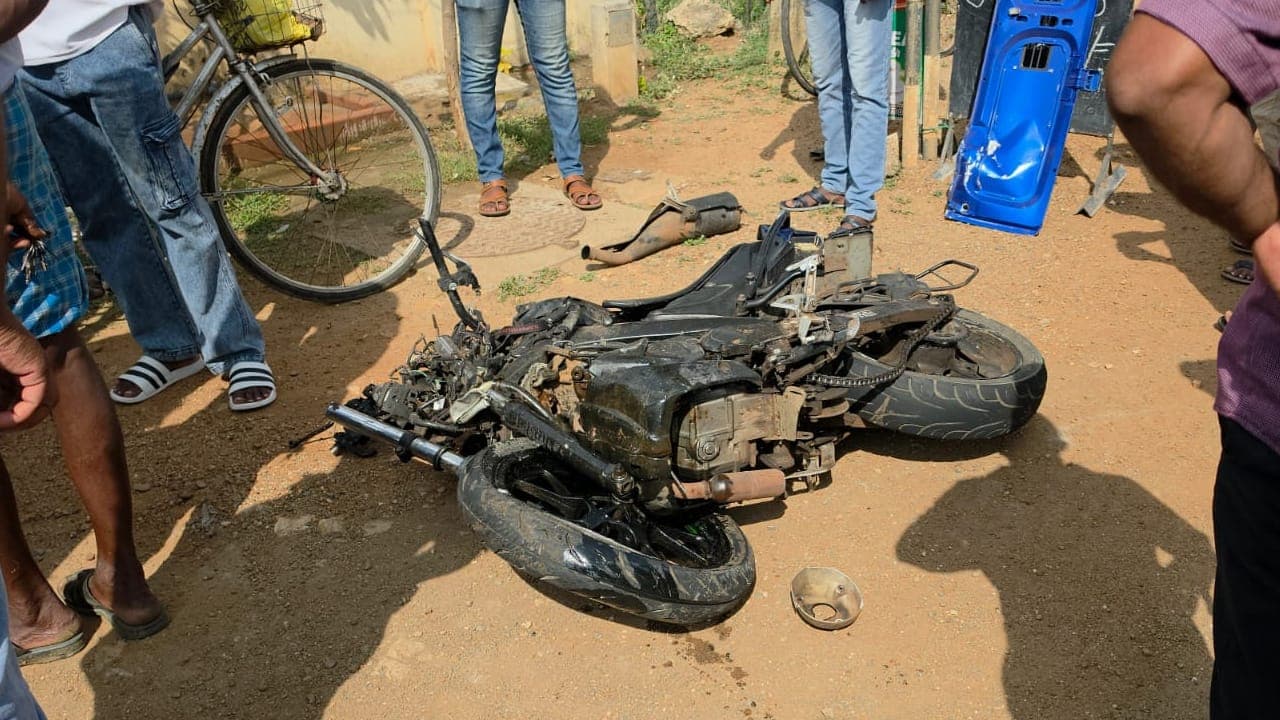 யாழில் கோர விபத்து -  இரு இளைஞர்கள் பலி