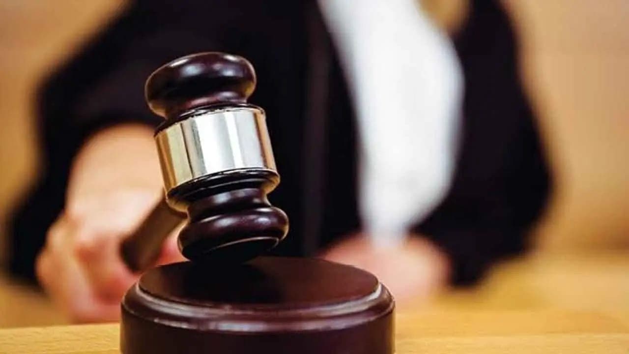 காவி  விவகாரம் - விசாரணையில் இருந்து மேன்முறையீட்டு தலைவர் விலகல் 