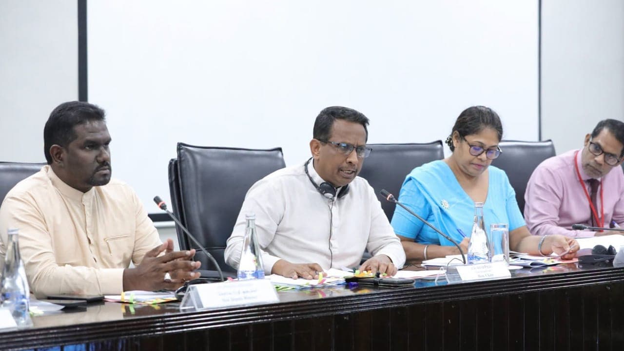 பெருந்தோட்ட, சமூக உட்கட்டமைப்பு வசதிகள் தொடர்பில் கவனம் 