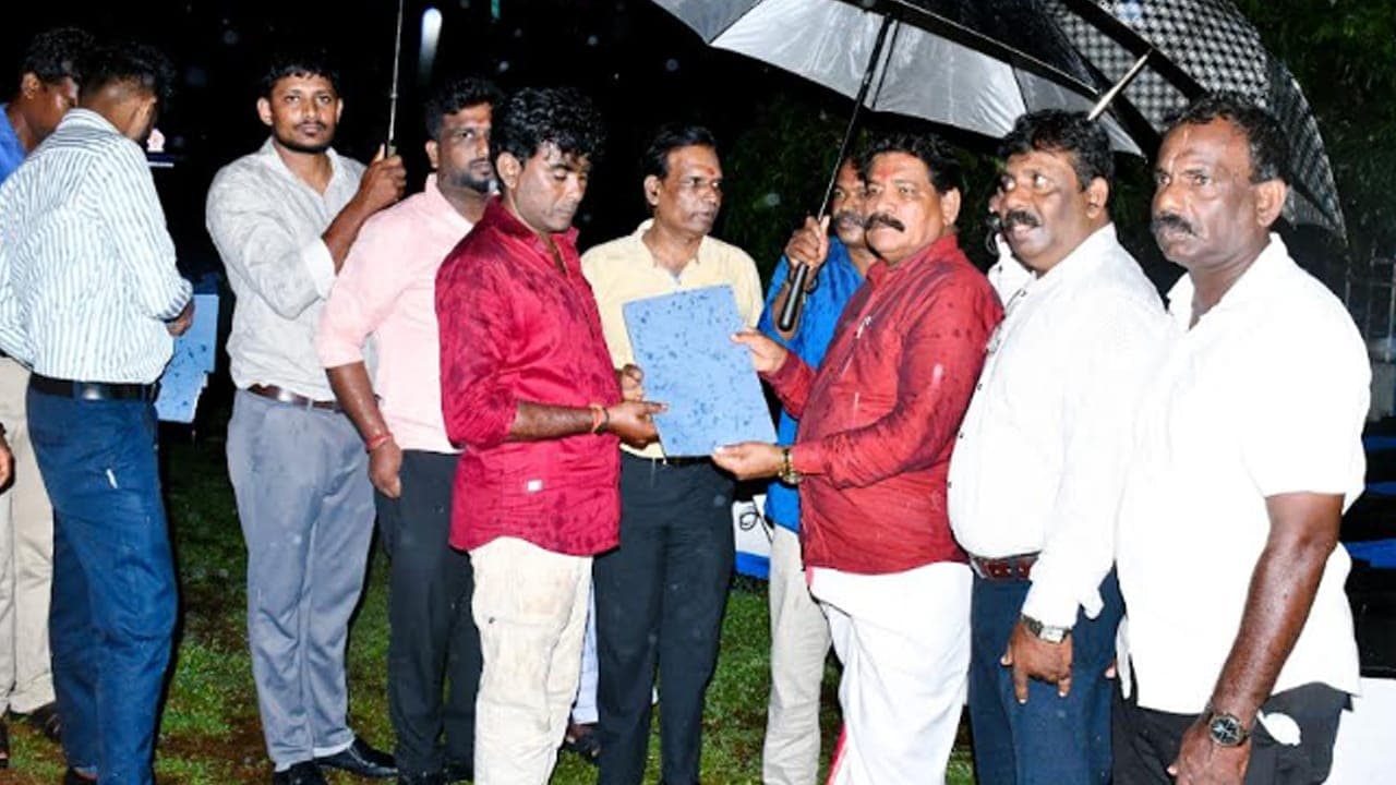 கிளிநொச்சியில் 19 மீனவர்களுக்கு மானிய அடிப்படையில் படகுகள்!
