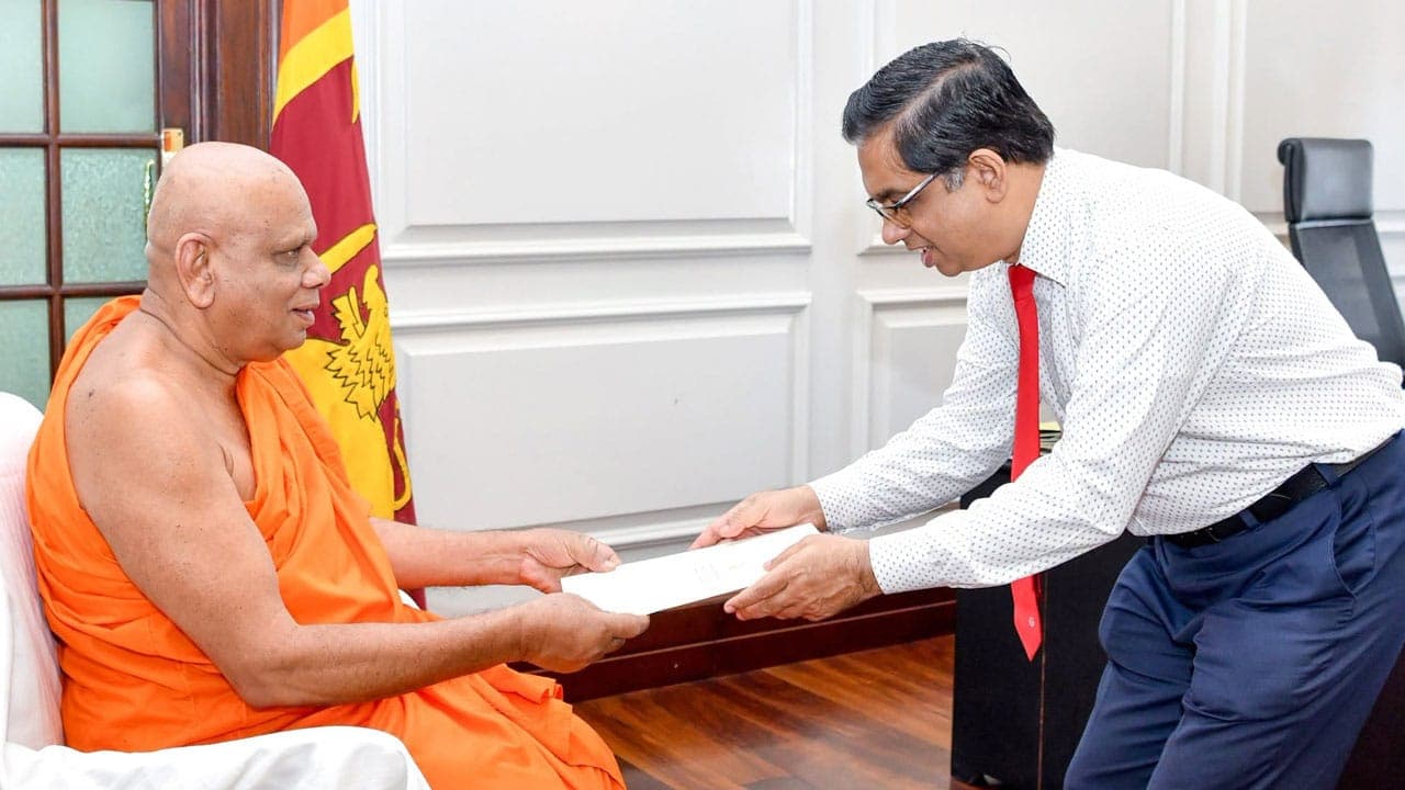 சப்ரகமுவ பல்கலையின் புதிய வேந்தராக சிரேஷ்ட பேராசிரியர் கல்லேல்லே சுமனசிறி தேரர் நியமனம்