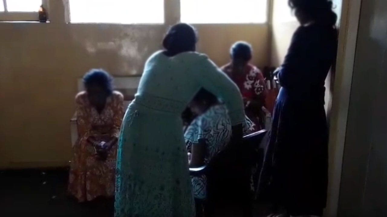 லிந்துலையில் குளவி கொட்டுக்கு இலக்காகிய தோட்டத் தொழிலாளர்கள் 