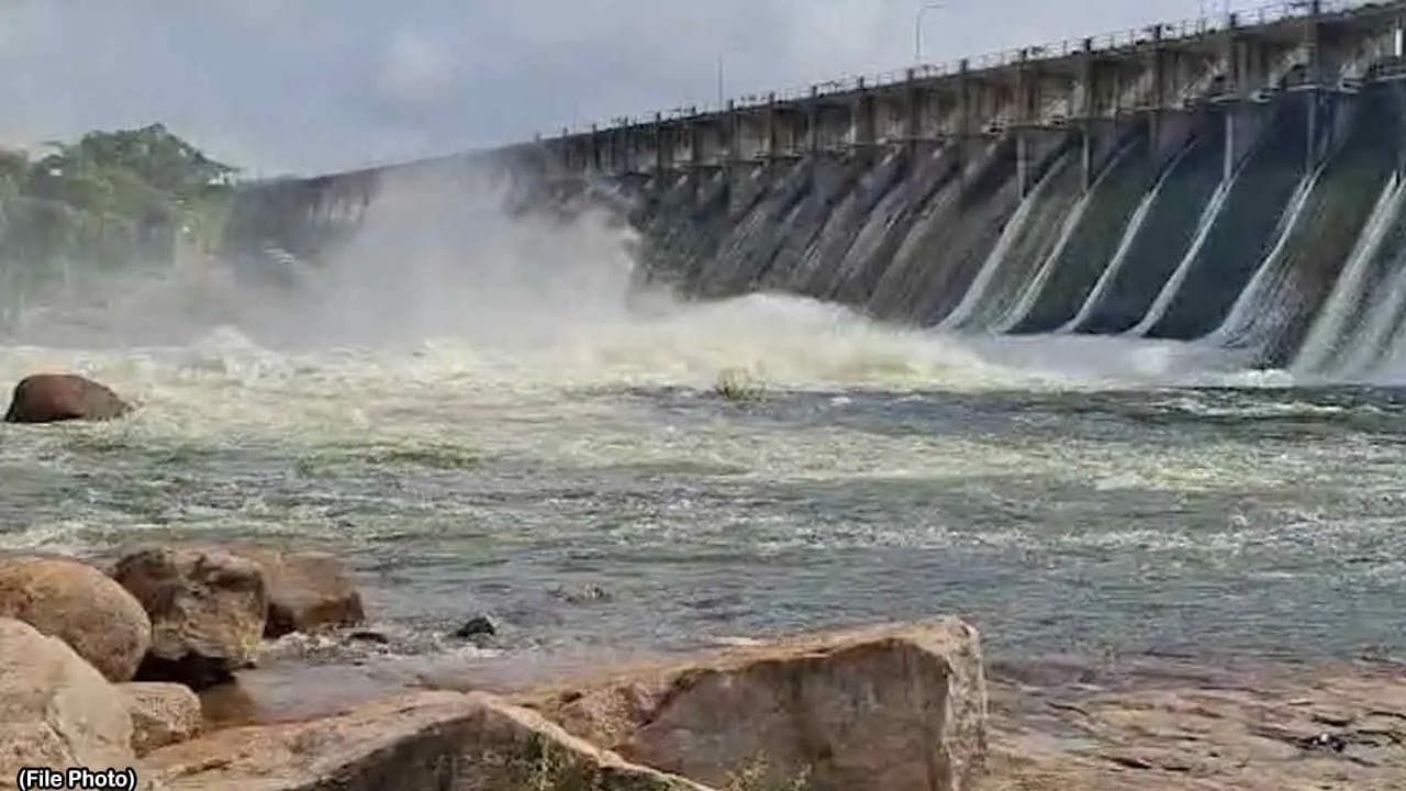தொடர்மழையால் பெருக்கெடுக்கும் ஆறுகள்! - பல நீர்த்தேக்கங்களின் வான் கதவுகள் திறப்பு!