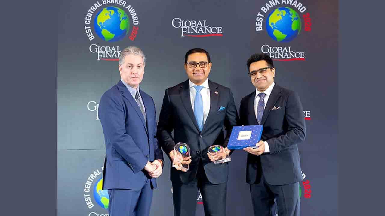 கொமர்ஷல் வங்கியானது, 'Global Finance' சஞ்சிகையிடமிருந்து 24ஆவது முறையாக இலங்கையின் சிறந்த வங்கிக்கான விருதைப் பெற்றது