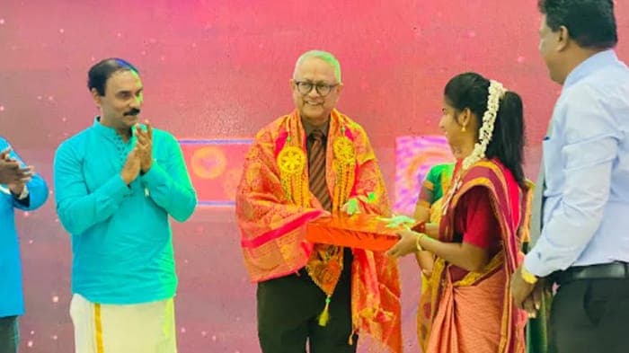 இலக்கிய விருது வழங்கும் விழா