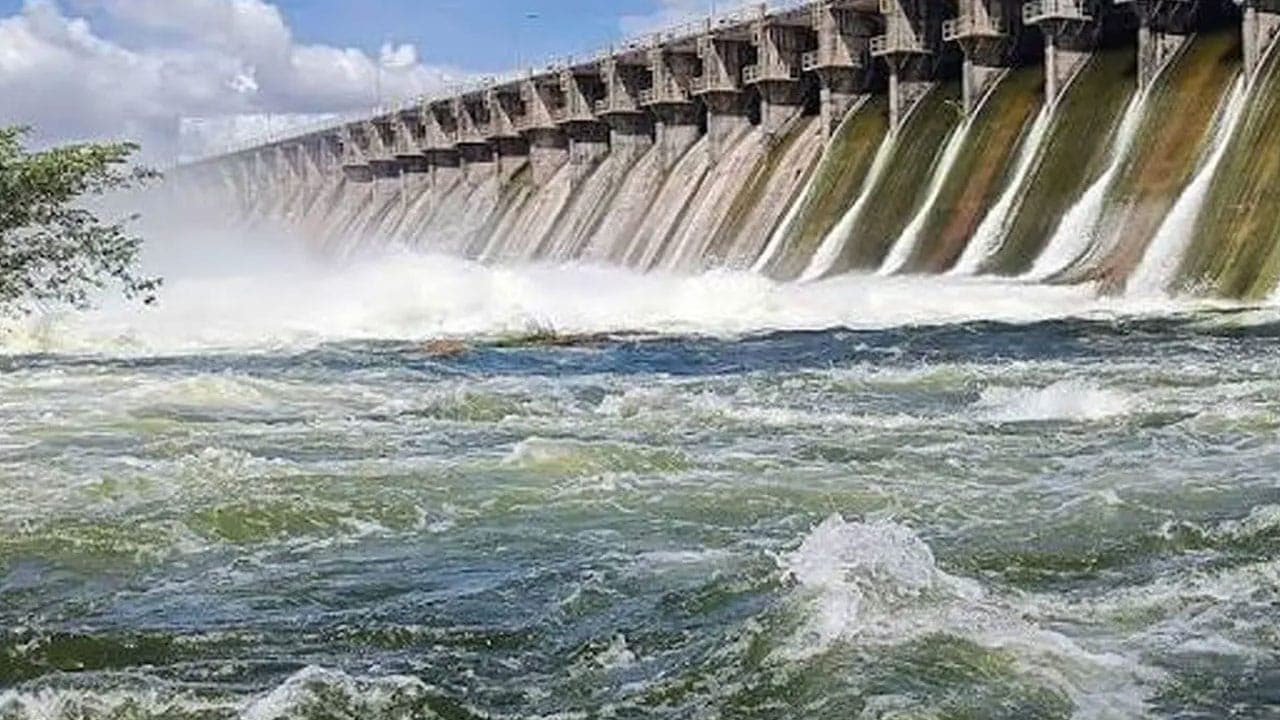 வான்பாயும் 12 பிரதான நீர்த்தேக்கங்கள்