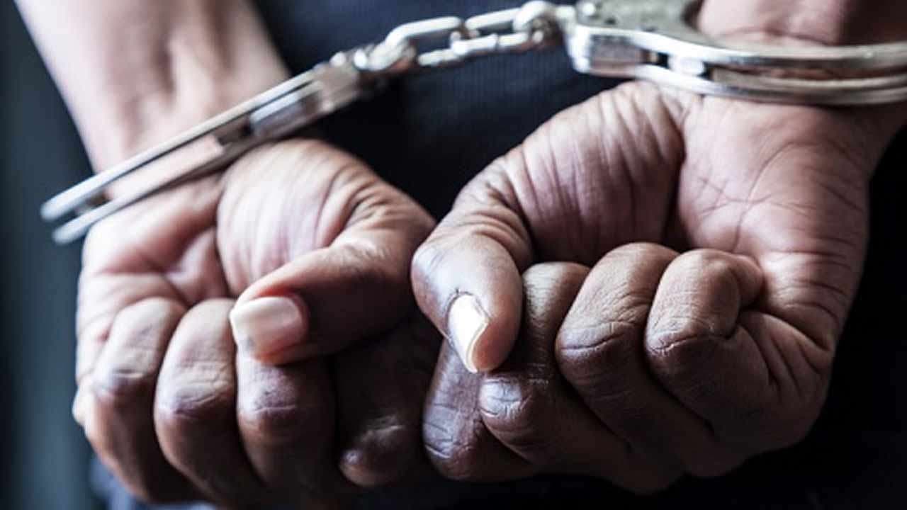 பகிடிவதையை எதிர்த்த மாணவியை தாக்கிய மாணவன் கைது