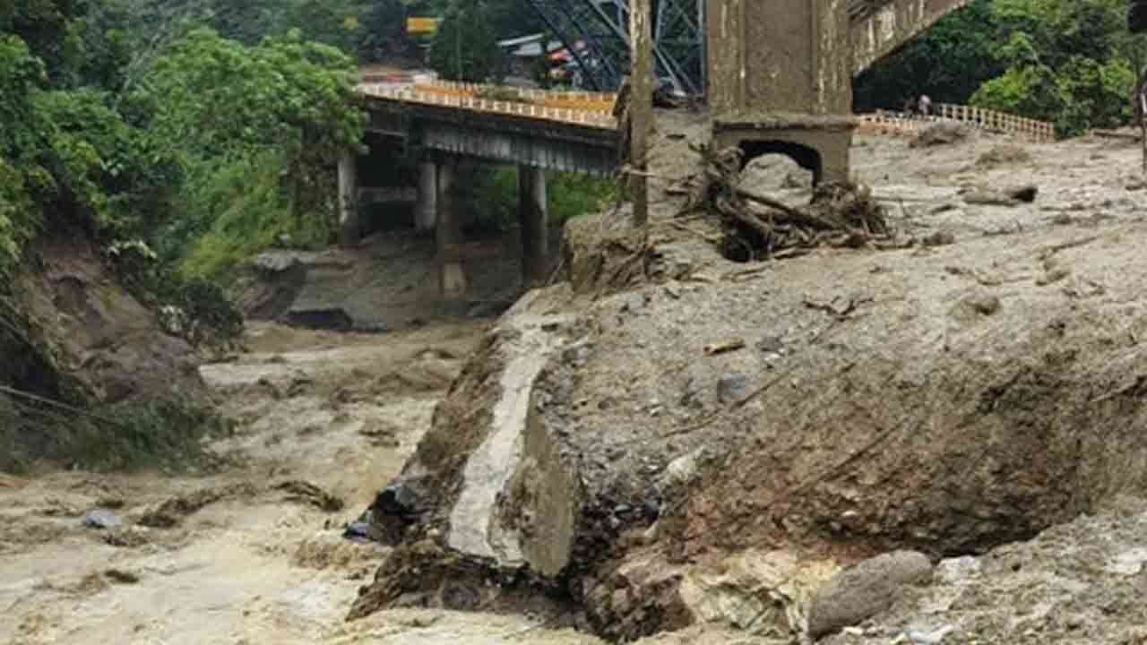 இந்தோனேசியாவில் ஆயிரத்தை தாண்டிய பலி எண்ணிக்கை