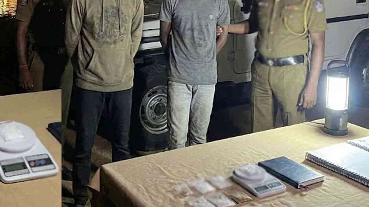 போதைப்பொருளுடன் இரு இளைஞர்கள் மட்டக்களப்பில் கைது!
