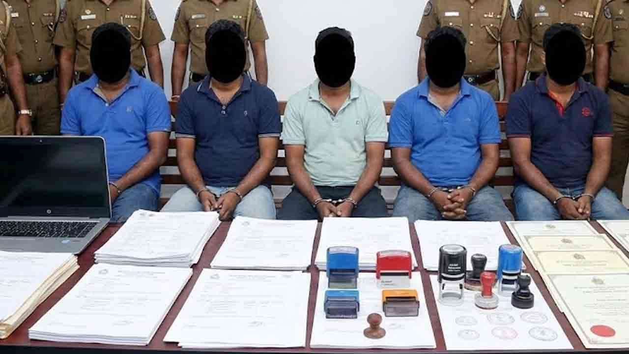 வெளிநாட்டு வேலைவாய்ப்பு மோசடி: ஐவர் கைது