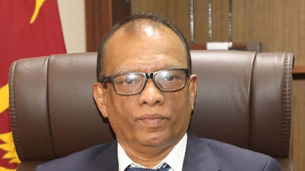 சர்ச்சைக்குரிய கொள்கலன் விசாரணைக் குழுவிலிருந்து அமைச்சர் அனுர கருணாதிலக்க விலகல்